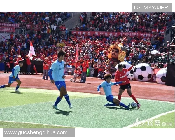 卡普卡带领高低级别足球激战全场技艺展现球场风采